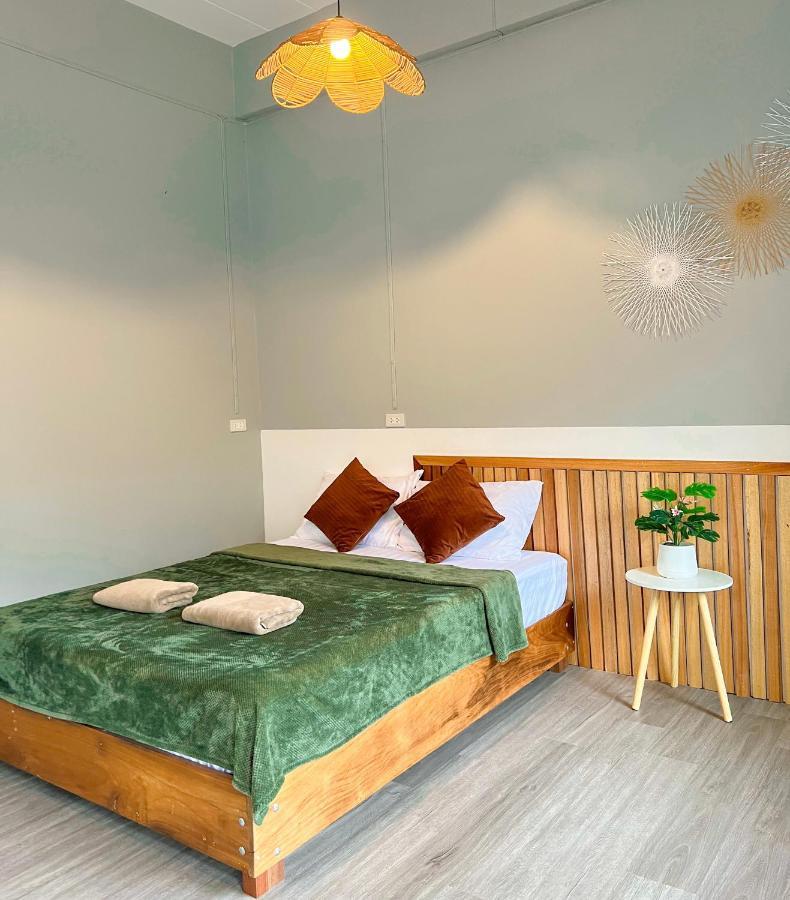 Private Room With Share Bathroom At Little Wild House Khaosok Khao Sok National Park Bagian luar foto