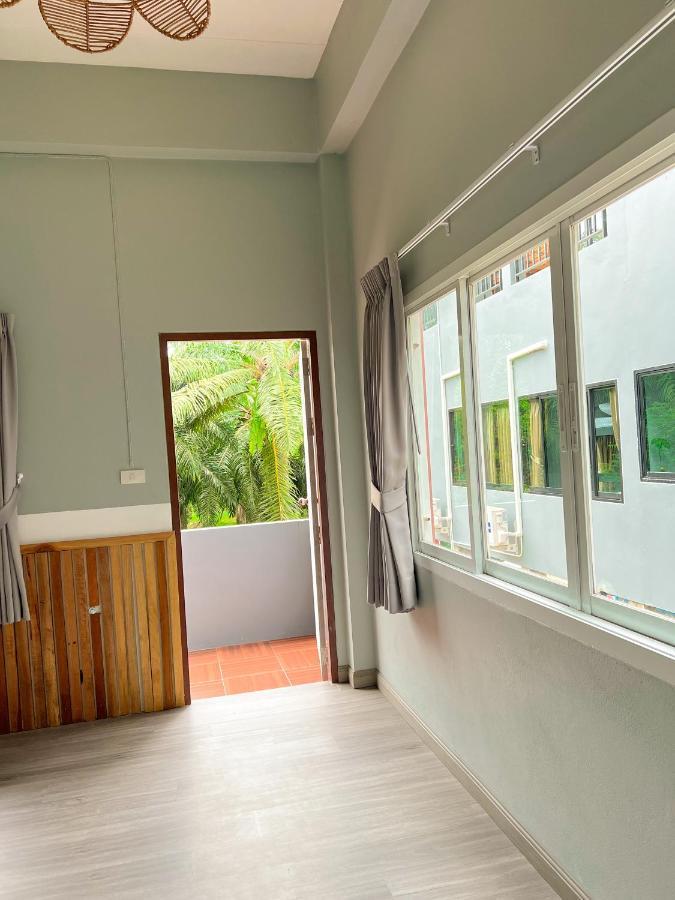 Private Room With Share Bathroom At Little Wild House Khaosok Khao Sok National Park Bagian luar foto