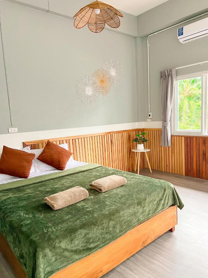 Private Room With Share Bathroom At Little Wild House Khaosok Khao Sok National Park Bagian luar foto