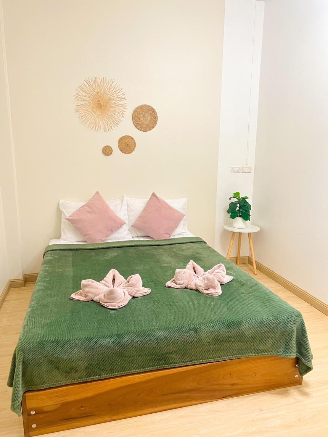 Private Room With Share Bathroom At Little Wild House Khaosok Khao Sok National Park Bagian luar foto