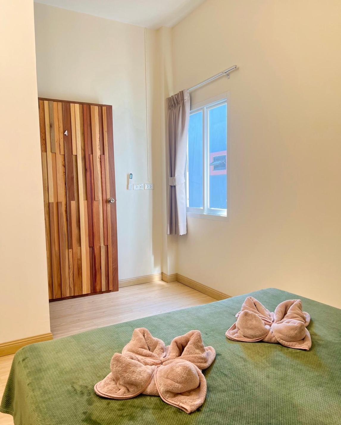 Private Room With Share Bathroom At Little Wild House Khaosok Khao Sok National Park Bagian luar foto