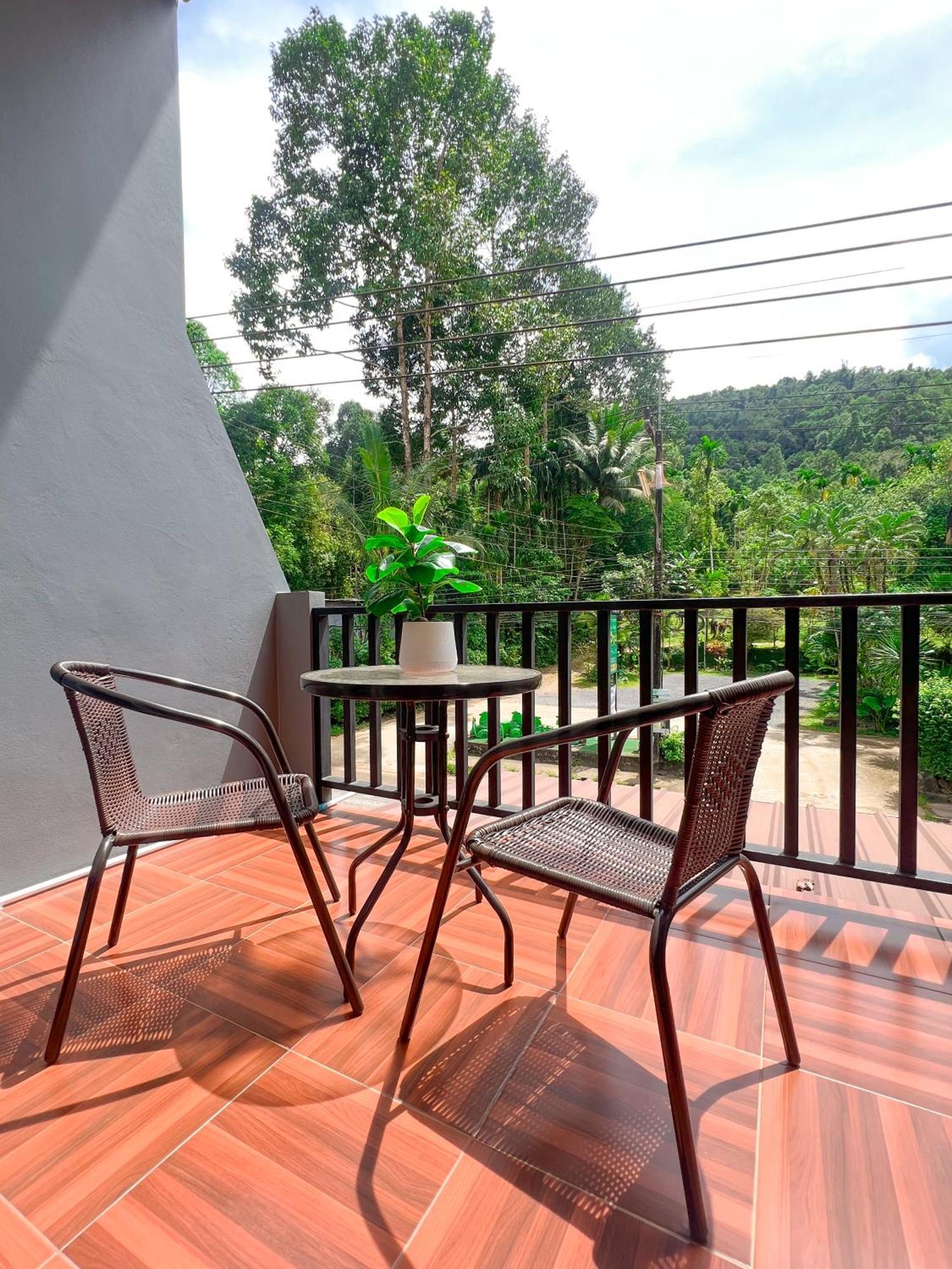 Private Room With Share Bathroom At Little Wild House Khaosok Khao Sok National Park Bagian luar foto
