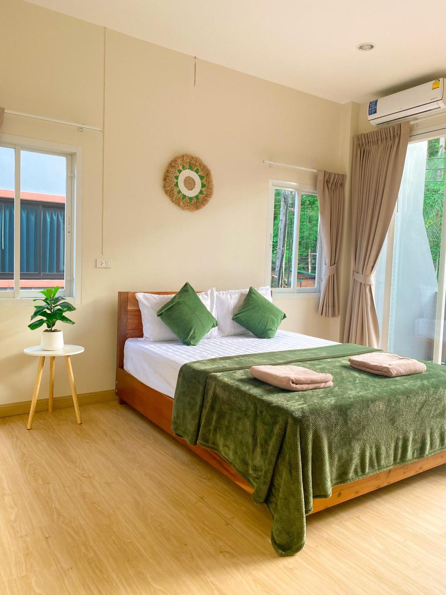 Private Room With Share Bathroom At Little Wild House Khaosok Khao Sok National Park Bagian luar foto