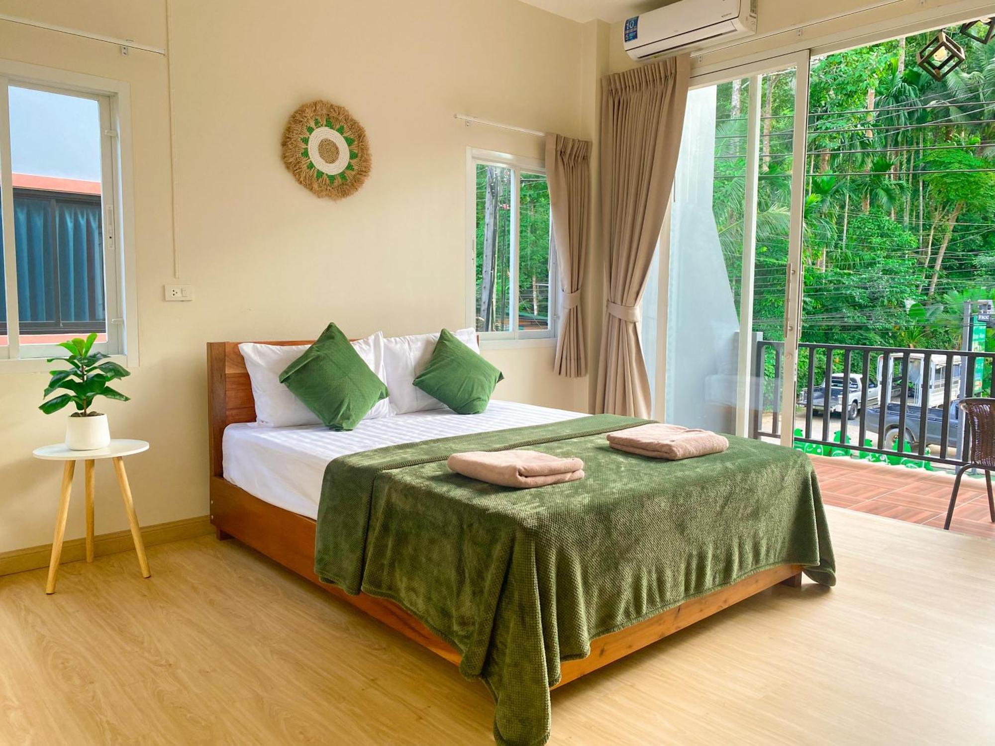 Private Room With Share Bathroom At Little Wild House Khaosok Khao Sok National Park Bagian luar foto